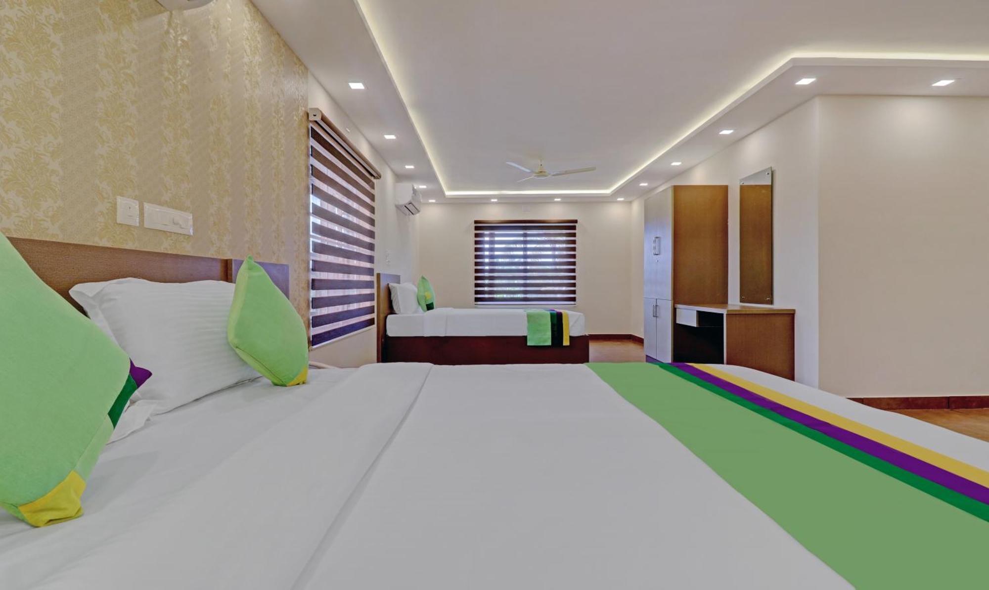 Treebo Golden Terminal, Kochi Airport Hotel ภายนอก รูปภาพ