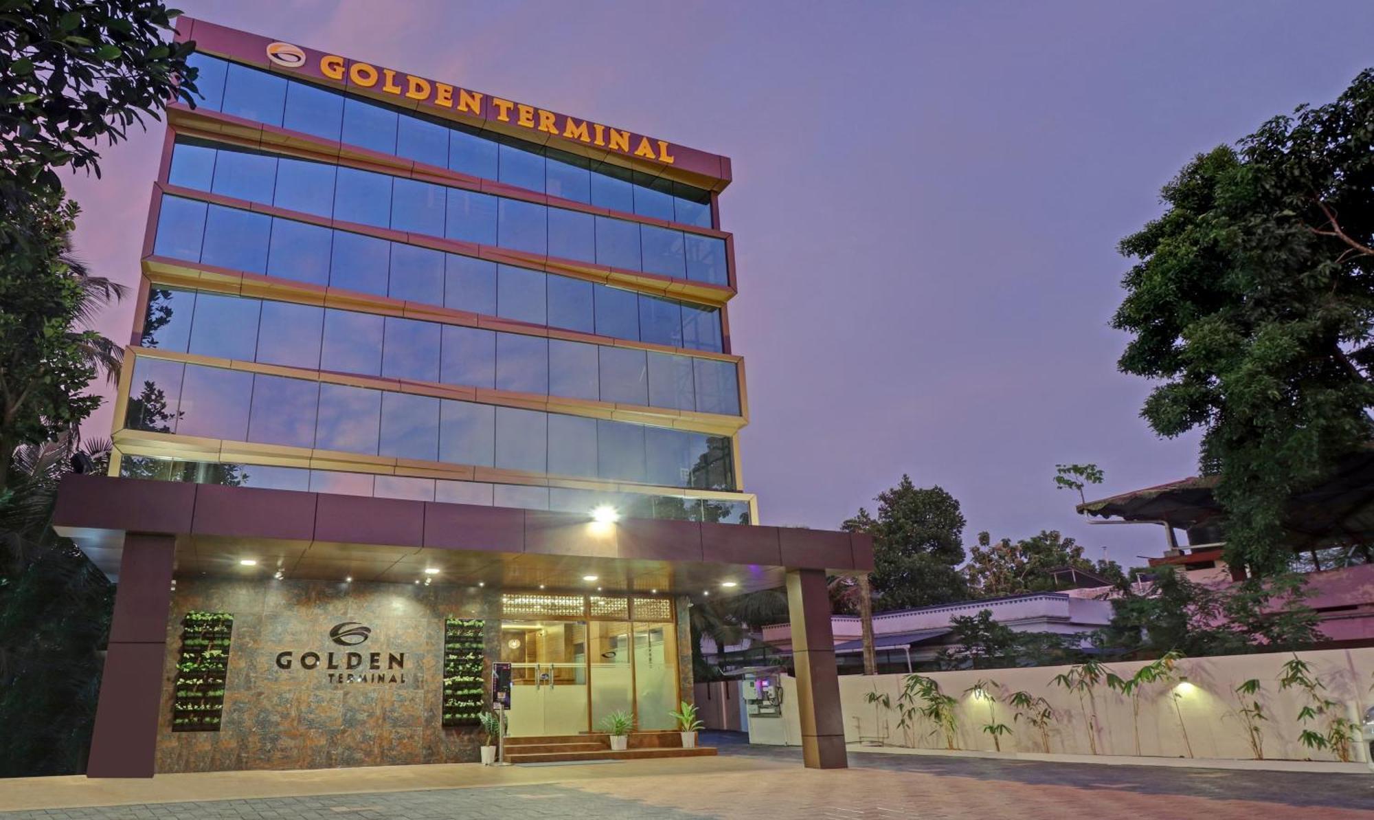 Treebo Golden Terminal, Kochi Airport Hotel ภายนอก รูปภาพ