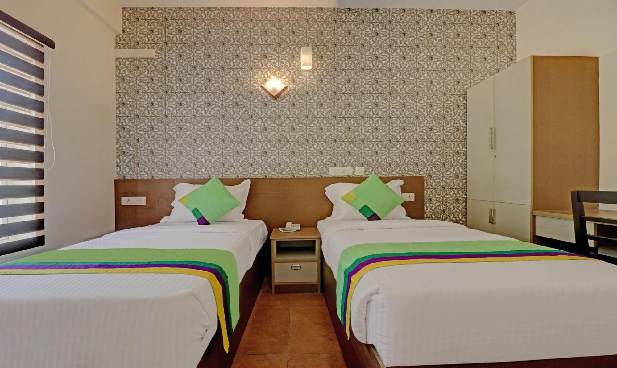 Treebo Golden Terminal, Kochi Airport Hotel ภายนอก รูปภาพ