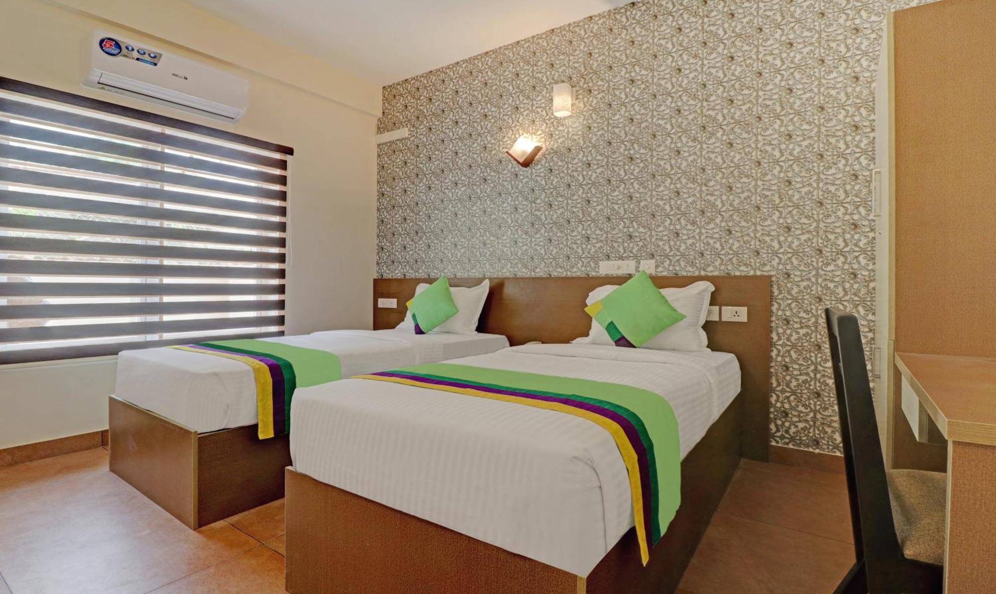 Treebo Golden Terminal, Kochi Airport Hotel ภายนอก รูปภาพ