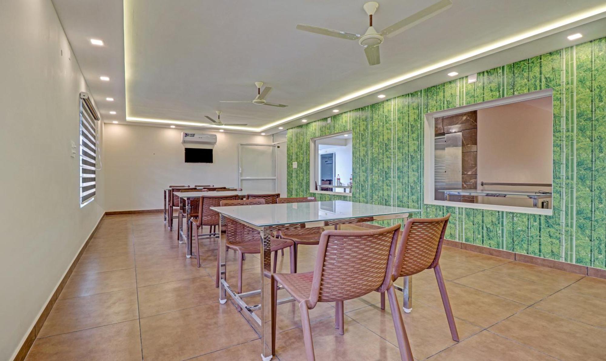 Treebo Golden Terminal, Kochi Airport Hotel ภายนอก รูปภาพ